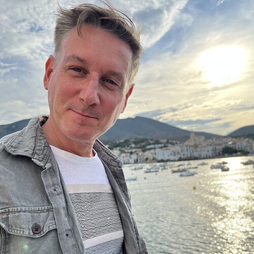 Follow Anselm Homey on Select