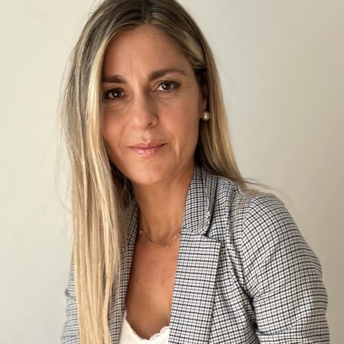 Follow Raquel López Solano on Select