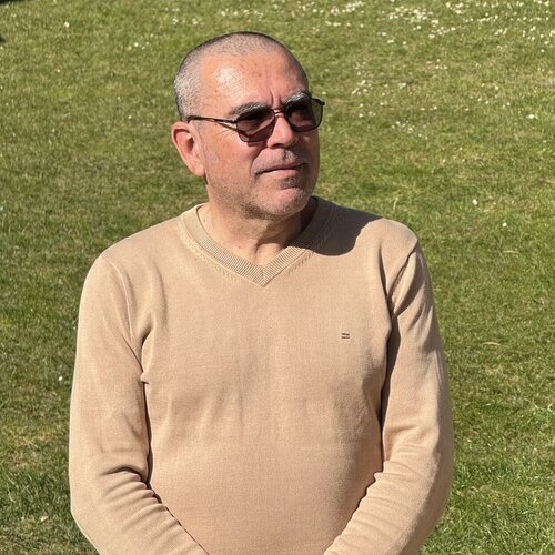 Follow JOSE LUIS ANSON on Select