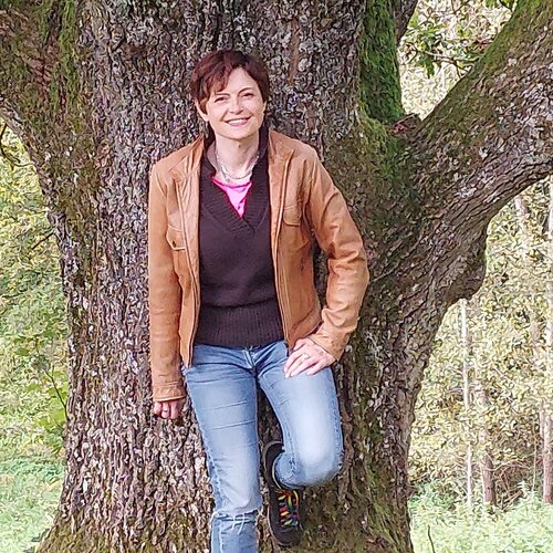 Follow Marina Burgenmeister on Select
