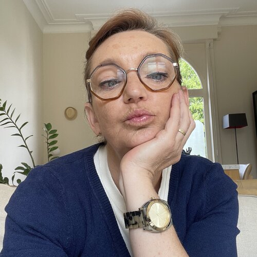 Follow Delphine Vanpoperinghe-Logié on Select