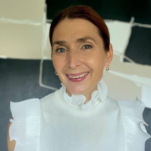 Follow Andrea Reichhart on Select