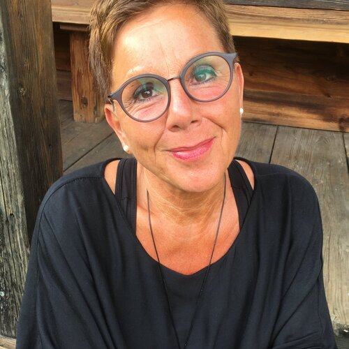 Follow Birgit Kunkel-Weis on Select