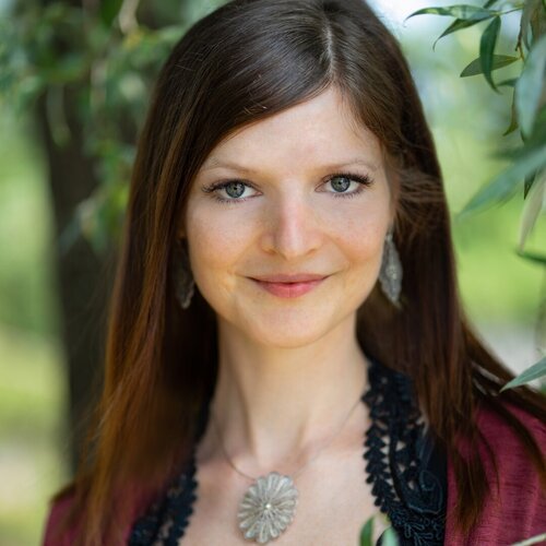 Follow Janine Müller on Select