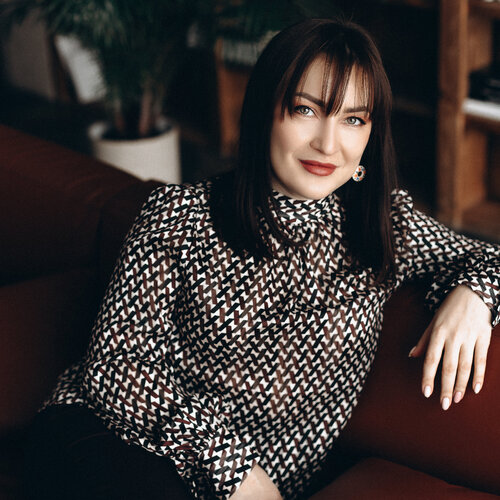 Follow Oksana Lopokha on Select