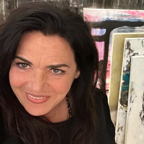 Follow Karolin Schumann on Select
