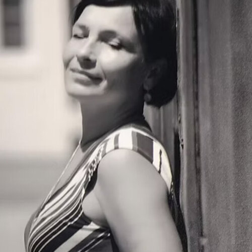 Follow Vera Fischer on Select