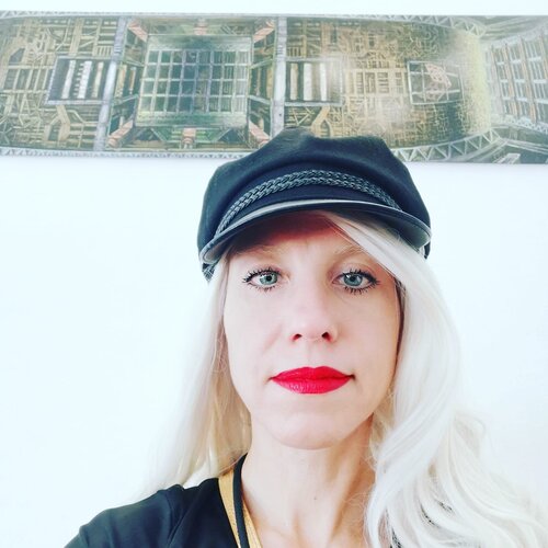 Follow Stefania Pinsone on Select