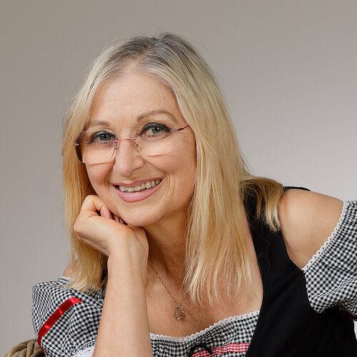 Follow Gudrun Dapont on Select