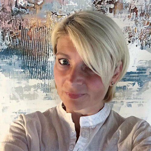 Follow Inez Froehlich on Select