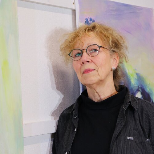 Follow Hedwig Oeldig on Select