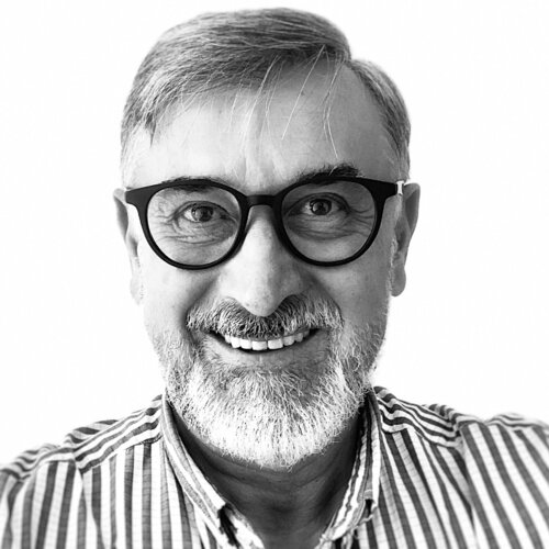 Follow Juan R Correa on Select