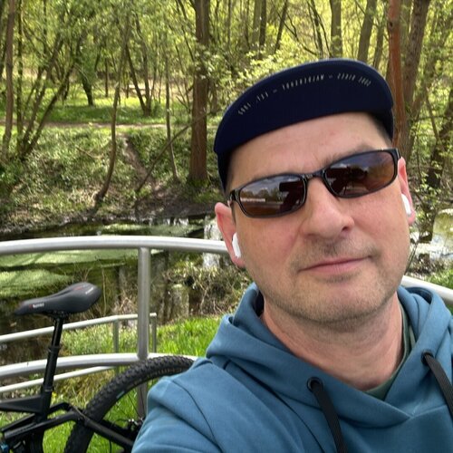 Follow Andreas Duttkowsky on Select