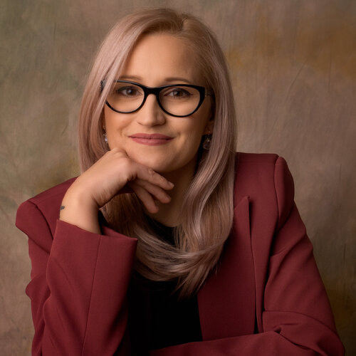 Follow Ina Pricop Arad on Select