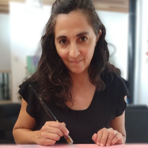 Follow Juliana María de los Ángeles Modenutti on Select