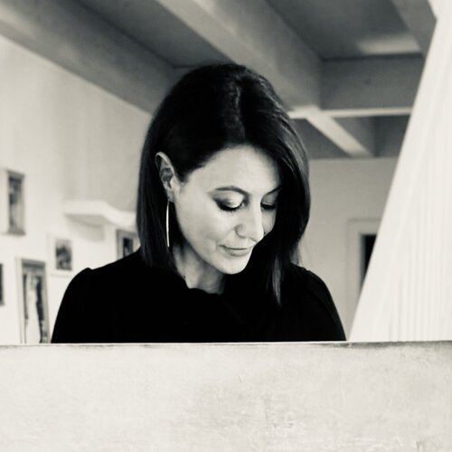 Follow Stefanie Raus on Select