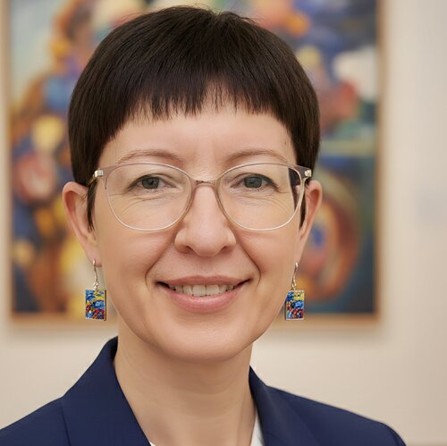 Follow Anna Burger on Select