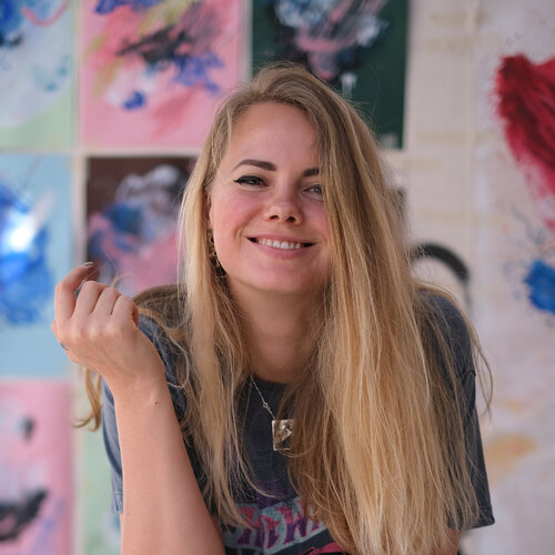 Follow Nataliia Chebarkova on Select