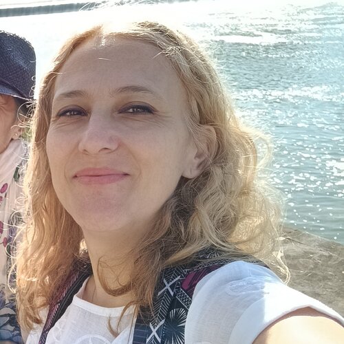 Follow Francesca Licchelli on Select