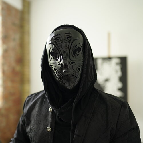 Follow Uomo Nero on Select