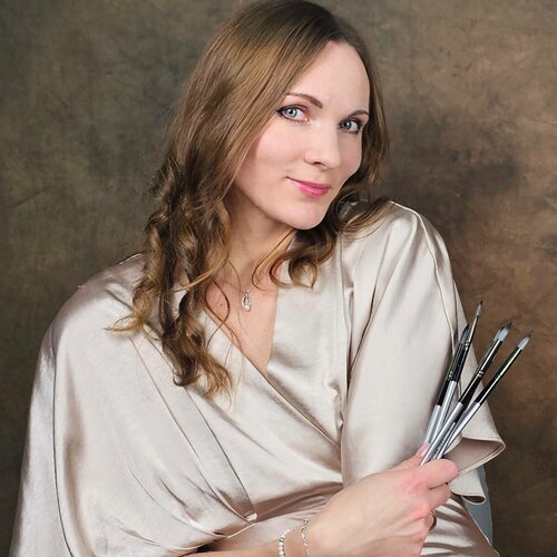 Follow Valeria Huber on Select