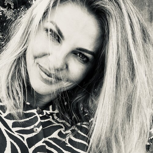 Follow Louisa Kruger on Select
