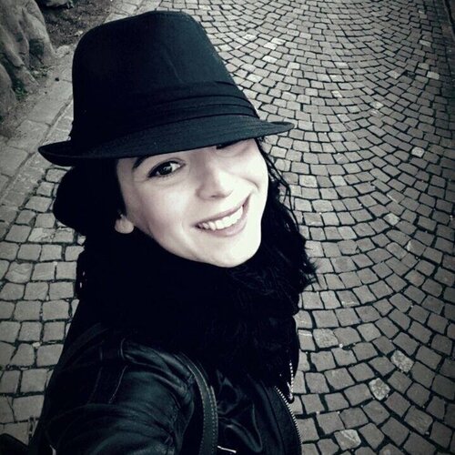 Follow Valeria Pianese on Select