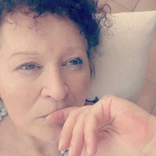 Follow Marianna De Leoni on Select