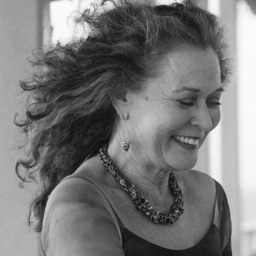 Follow Philippa Headley on Select