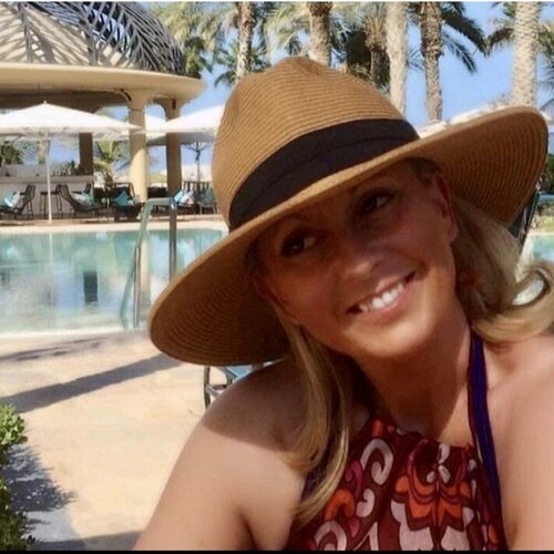 Follow Laura Longhurst on Select