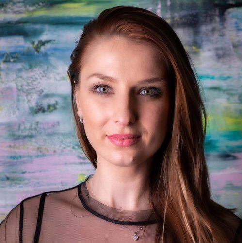 Follow Maria Esmar on Select