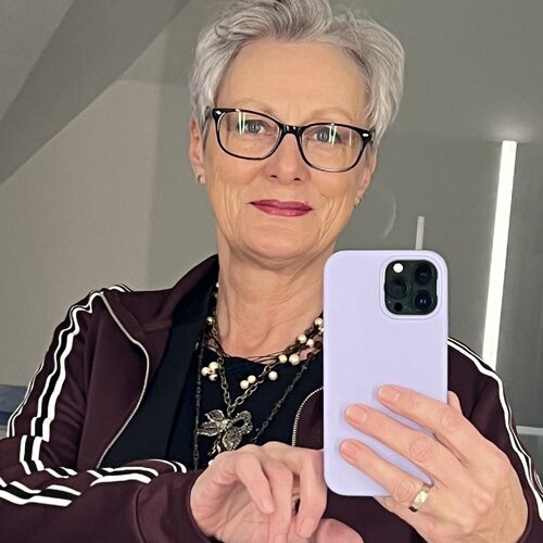 Follow Doris Wolf on Select