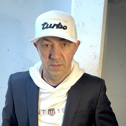 Follow Herminio Carvalho on Select