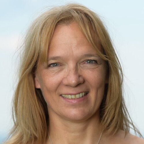 Folgen Sie Barbara Thalia Schneeweis auf Select