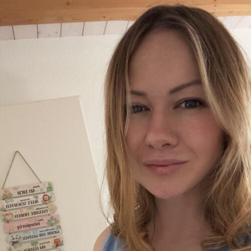 Follow Lya Studer on Select