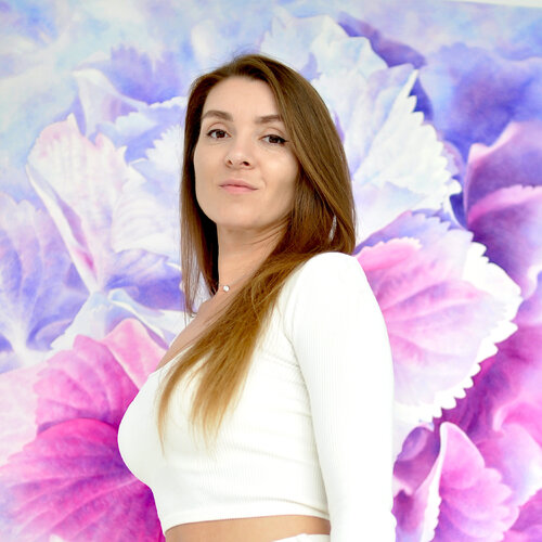 Follow Natalie Gzoim on Select