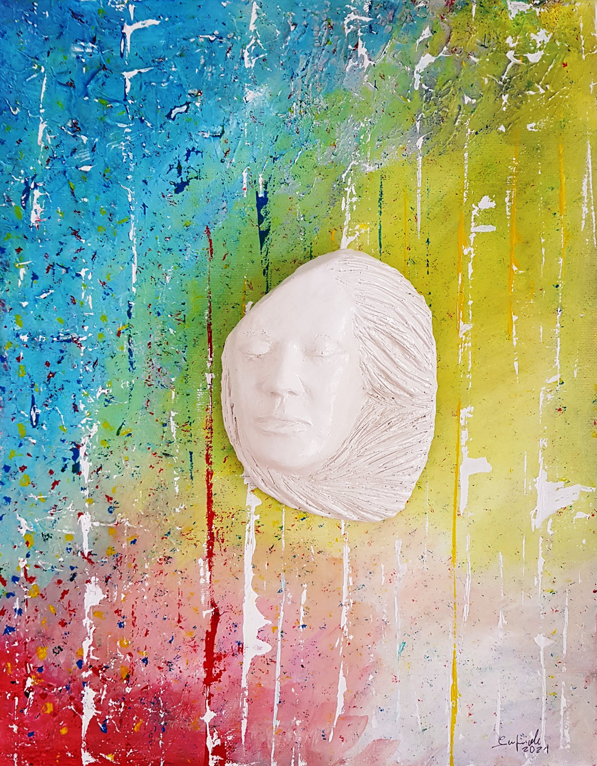 Scultura su tela colorata