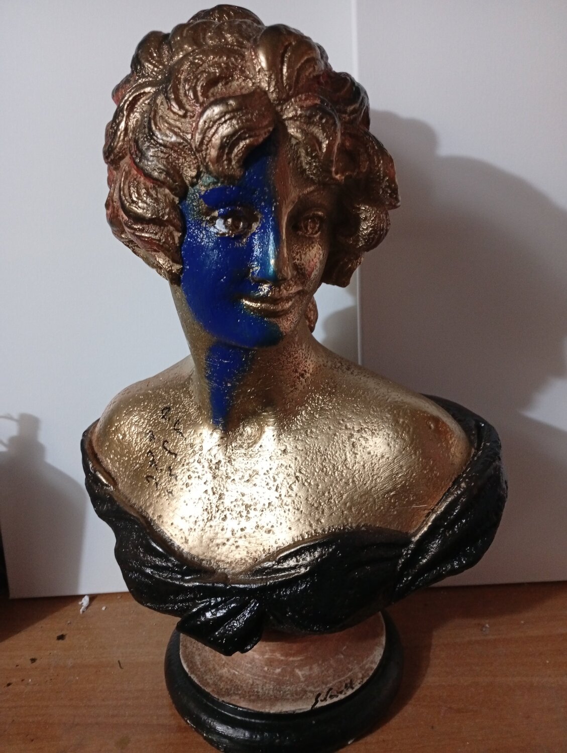 Busto di nobildonna.. Giancarlo Siniscalchi Original painting for sale