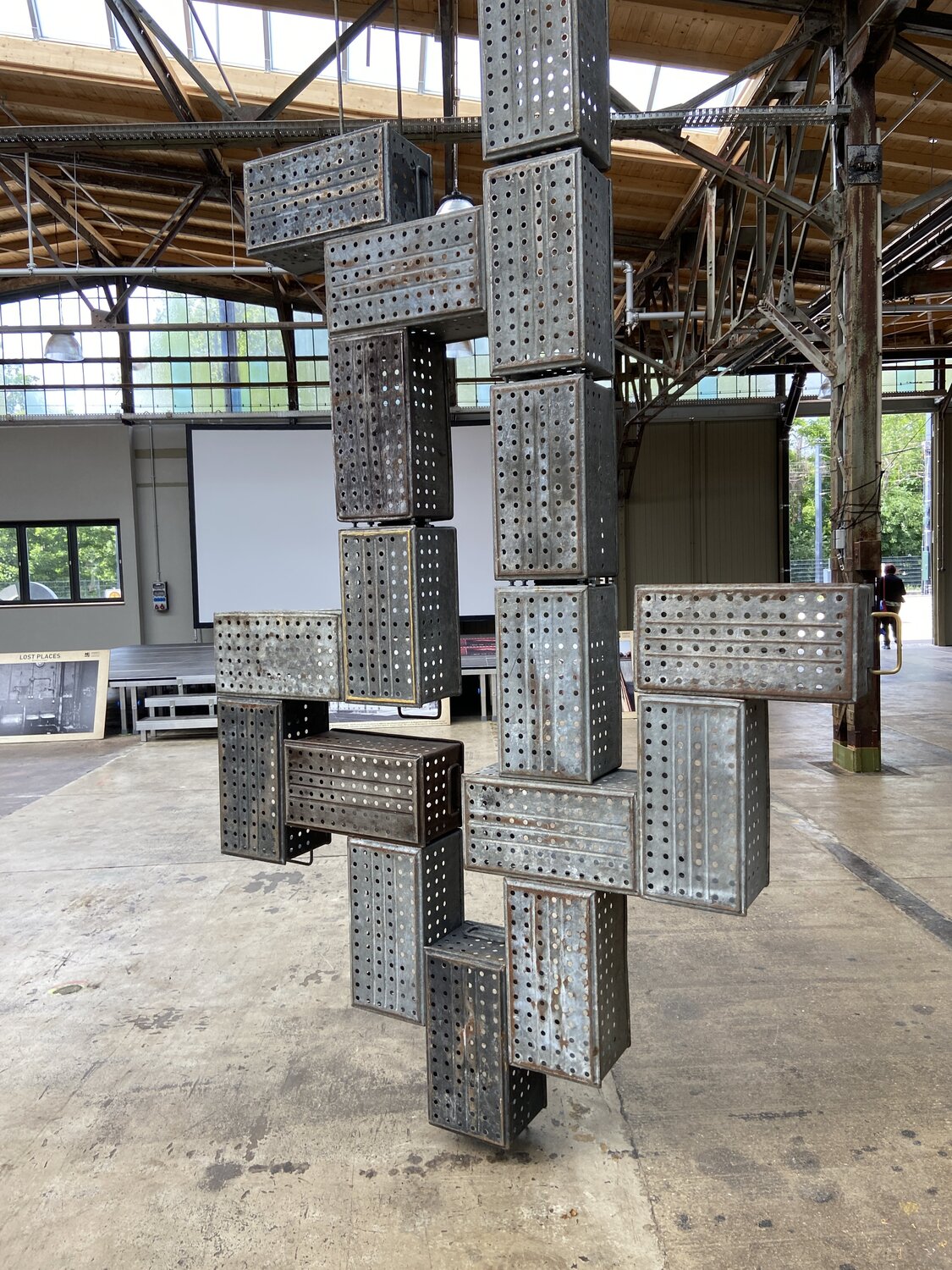 Skulptur ZEBAN      (zZ.ausgestellt in Chemnitz Kulturhauptstadt Garagen-Campus Haupthalle) Rainer Neundörfer Sculpture for sale