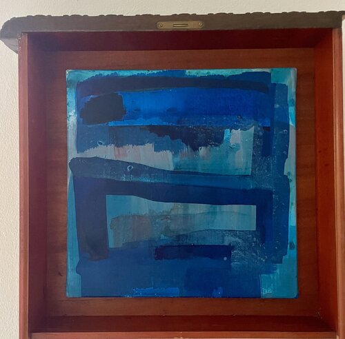 Blauer Raum in mahagonifarbener Schublade by Anna Eibl-Eibesfeldt, Painting for Sale on Select