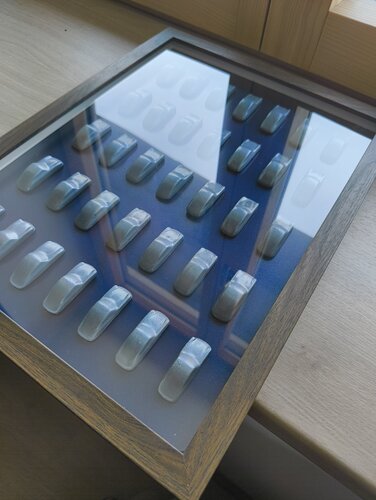 Porsche 911 Skulptur, Iris Blau Metallic von Noah Hummer, Skulptur kaufen auf Select