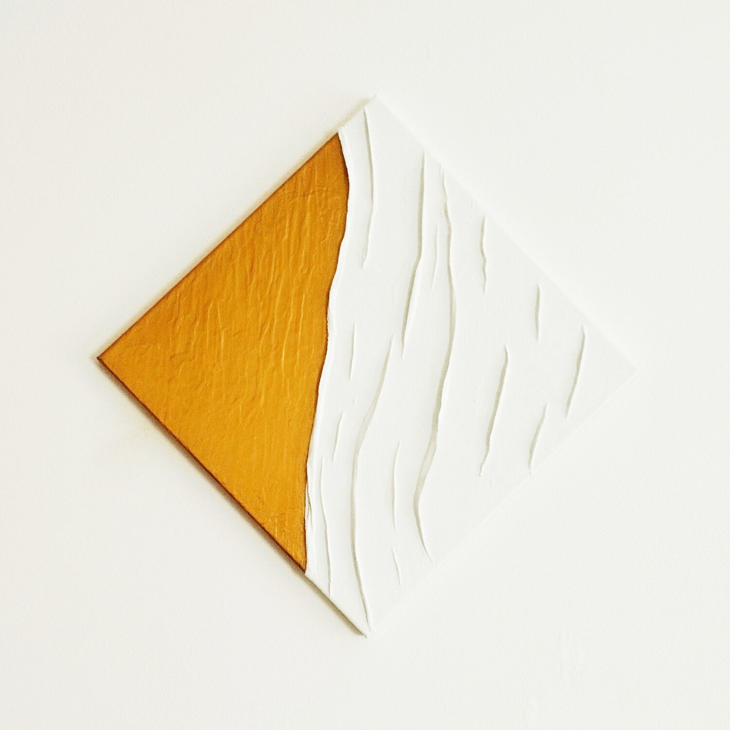 Bagliori di sé-Quadro astratto materico contemporaneo bianco oro ANTONINO GERACI Original painting for sale