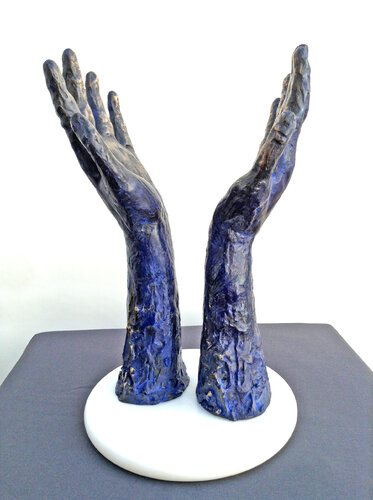 Two Hands von Paloma Andreu, Skulptur kaufen auf Select