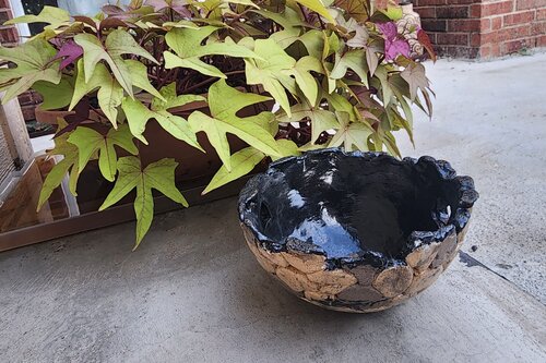 VOLCANIC HEARTH von Jyoti Ahuja Tyagi, Skulptur kaufen auf Select