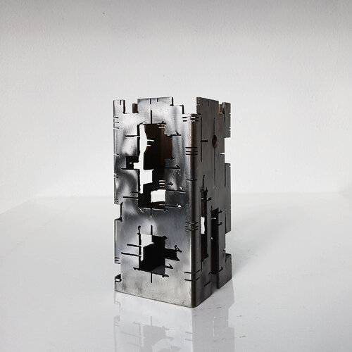 Building 27 von Jérôme Poumès, Skulptur kaufen auf Select