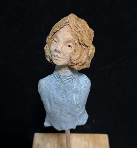 Sculpture : petite tête au doux sourire by Catherine Zivi, Sculpture for Sale on Select