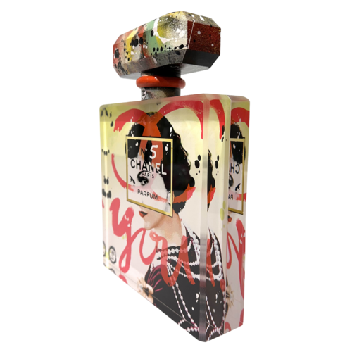 Flacon Chanel n°5, éternelle Coco, rouge by Patrick Cornée, Sculpture for Sale on Select