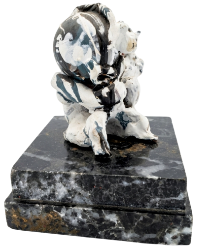 Escultura de Astronauta con bebé by Nicolás Urquiza, Sculpture for Sale on Select